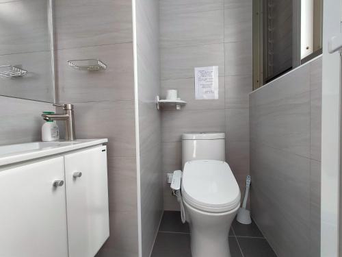 a small bathroom with a toilet and a sink at 樸宿庭園民宿 南投民宿312號 in Lugu