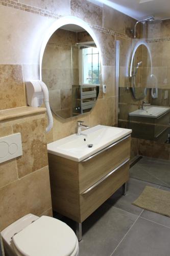 Ένα μπάνιο στο Residence Les Jardins De Natallia