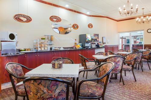 Ramada by Wyndham Red Deer Hotel & Suites