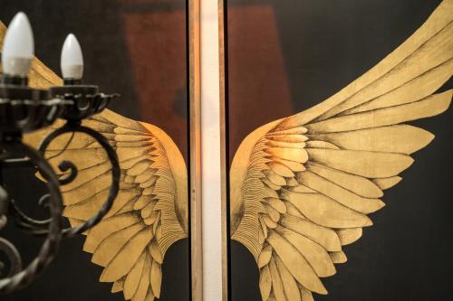 a door with a pair of wings on it at Villa Toscana ValQuirico Lofts & Suites Hotel Boutique in Santeagueda