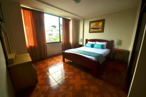 Tempat tidur dalam kamar di Hotel Galapagos Paradise