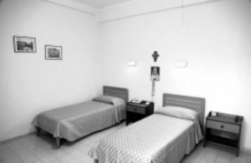 Ένα ή περισσότερα κρεβάτια σε δωμάτιο στο Casa Piccole Ancelle di Cristo Re