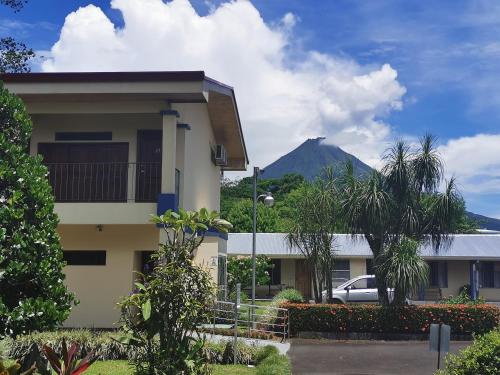 Pemandangan gunung umum atau pemandangan gunung yang diambil dari hotel