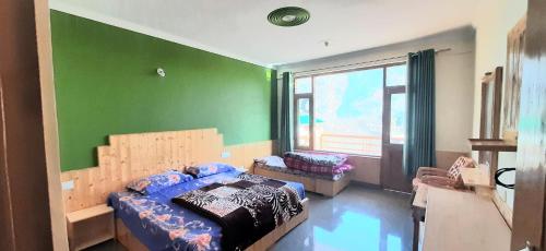 Ένα ή περισσότερα κρεβάτια σε δωμάτιο στο The Paradise, Old Manali