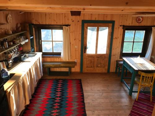 Kuchyň nebo kuchyňský kout v ubytování Small Apartment in Breb s Cosy Barn