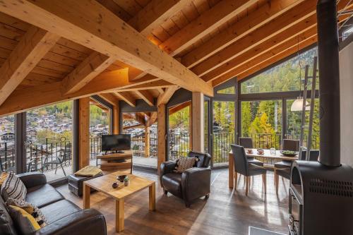 Χώρος καθιστικού στο 22 Summits Apartments