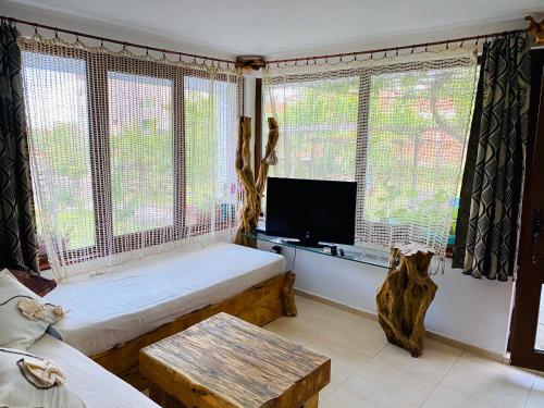 Imagen de la galería de Sinemoria Guest House, en Sinemorets