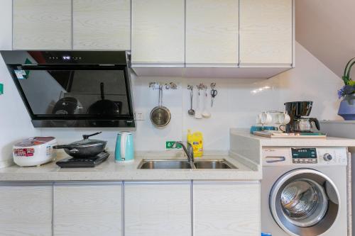 Kuchyň nebo kuchyňský kout v ubytování Lavender Apartment Branch