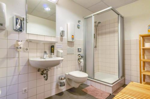 Ein Badezimmer in der Unterkunft Hostel-Marburg-one