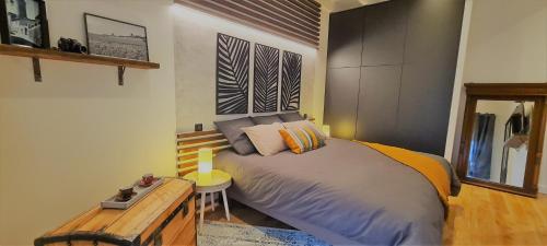 a bedroom with a large bed and a table at Casa Vigna in Anse