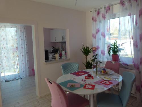 a dining room and living room with a table and chairs at Ferienwohnung Elfenbrücke in Lehrberg