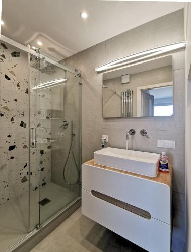 a bathroom with a sink and a shower at Pokoje przy plaży z widokiem na morze in Sopot