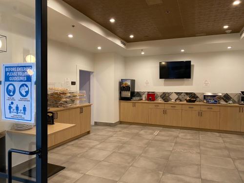 a waiting room with a flat screen tv on the wall at Lake Placid Inn Boutique Hotel in Lake Placid