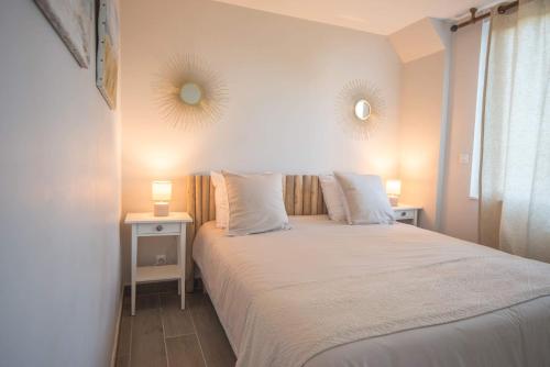 Ένα ή περισσότερα κρεβάτια σε δωμάτιο στο Passepierre villa rénovée à l'orée de la zone naturelle