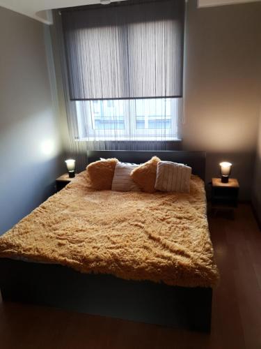 Apartament komfortowy Levino tesisinde bir odada yatak veya yataklar