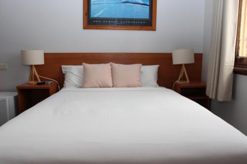 Katil atau katil-katil dalam bilik di Hurstville Ritz Hotel