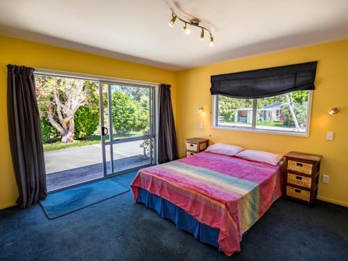 A bed or beds in a room at La Casa Al Mare - Golden Bay Beach House