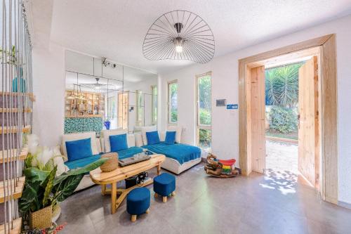 Ruang duduk di Butterfly Resort Villa