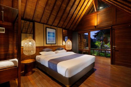 Tempat tidur dalam kamar di Bingin Lodge Uluwatu