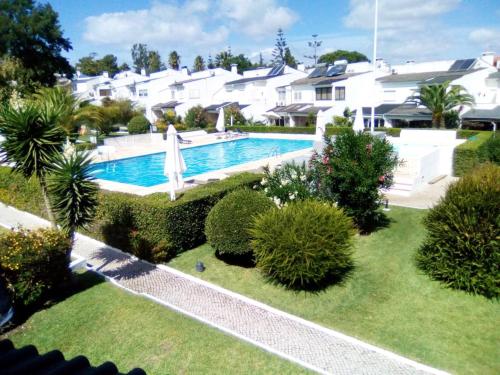 コロイオスにある4 bedrooms house with shared pool furnished garden and wifi at Corroios 4 km away from the beachのギャラリーの写真