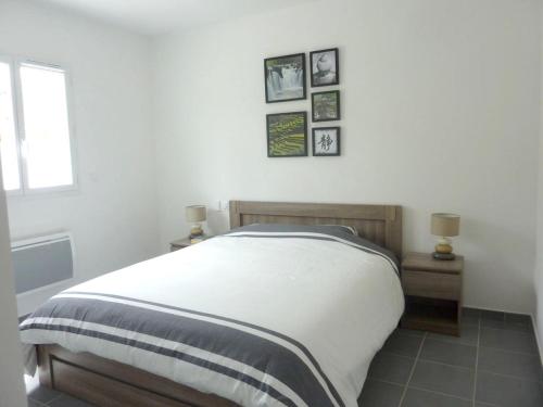 Säng eller sängar i ett rum på Appartement de 2 chambres avec jardin clos et wifi a Morosaglia