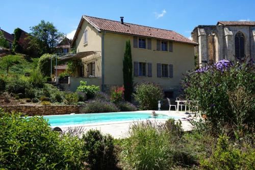Photo de la galerie de l'établissement Villa de 4 chambres avec piscine privee jardin amenage et wifi a Leobard, à Léobard