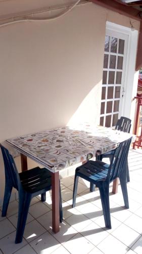 Φωτογραφία από το άλμπουμ του Appartement ensoleillé à Goyave, 50 m², vue mer et balcon σε Goyave