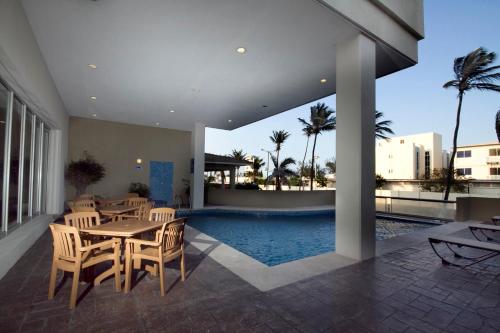 Bazén v ubytování Balaju Hotel & Suites nebo v jeho okolí