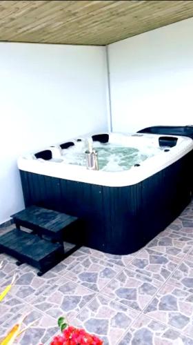 Φωτογραφία από το άλμπουμ του Appartement moderne au cœur de Les Trois-Bassins avec jacuzzi σε Le Bois de Nèfles