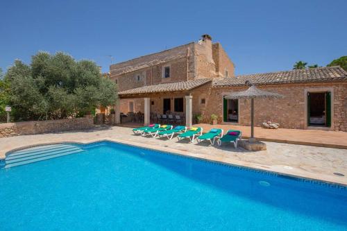 4 bedrooms villa with private pool enclosed garden and wifi at Illes Balears