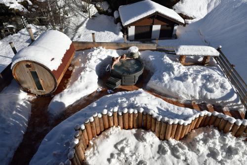 an aerial view of a snow covered observatory at Hotel Les Mélèzes in Haudères