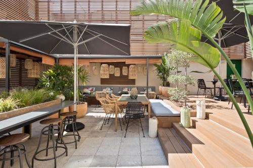 a patio with a table and chairs and plants at INNSiDE by Meliá Barcelona Apolo in Barcelona