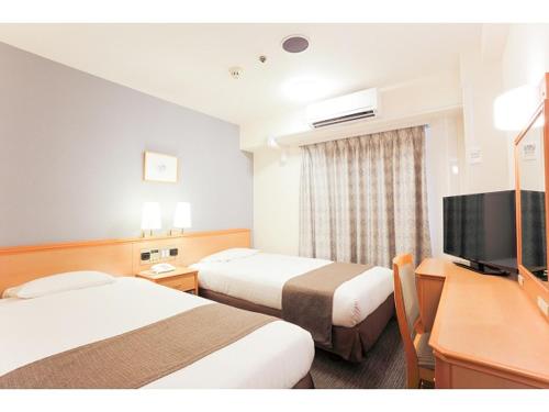 Postel nebo postele na pokoji v ubytování Smile Hotel Wakayama