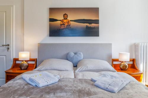 Postel nebo postele na pokoji v ubytování Gästehaus Sandvoss