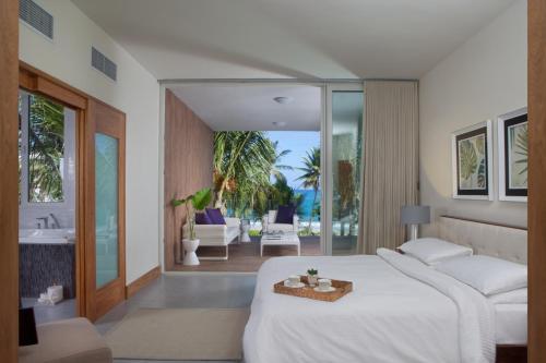 Postel nebo postele na pokoji v ubytování Ultravioleta Boutique Residences