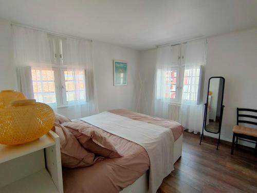 Ein Bett oder Betten in einem Zimmer der Unterkunft jeu de paume