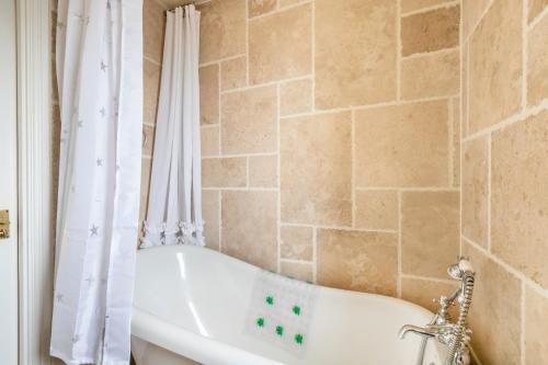 Vannituba majutusasutuses CONEN Chafford Apartment