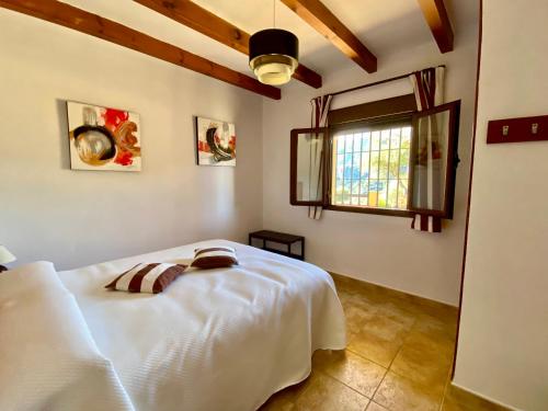 En eller flere senge i et værelse på Apartamentos Cedro Alto