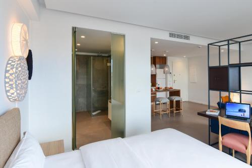a room with a bed and a desk with a laptop at Oscar Concept Apartments in Lisbon