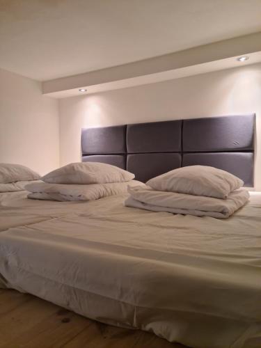 Posteľ alebo postele v izbe v ubytovaní AMBER APARTAMENt 11