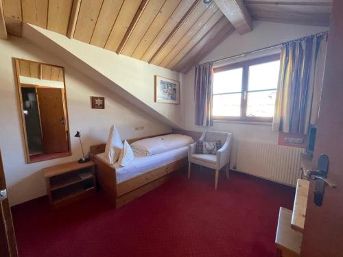 Postel nebo postele na pokoji v ubytování Hotel Alpin