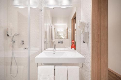 Moov Hotel Oeiras tesisinde bir banyo