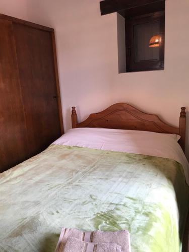 Postel nebo postele na pokoji v ubytování Omodos Katoi Holiday Homes