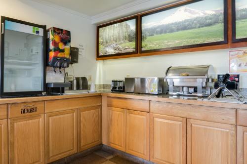 Kuchyň nebo kuchyňský kout v ubytování GuestHouse Inn Fife