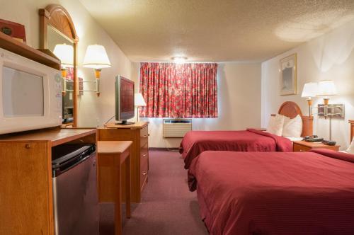 Postel nebo postele na pokoji v ubytování GuestHouse Inn Fife