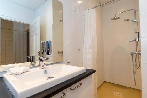 Ένα μπάνιο στο Modern Luxury Penthouse