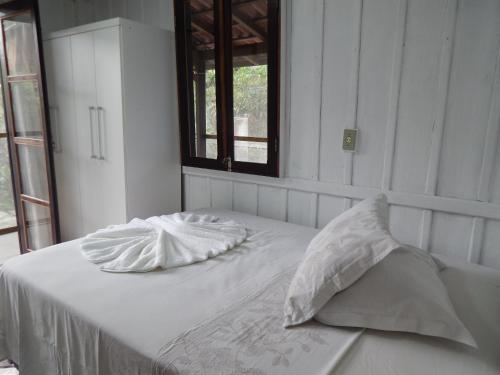 A bed or beds in a room at Residencial Brisa da Ilha do Mel
