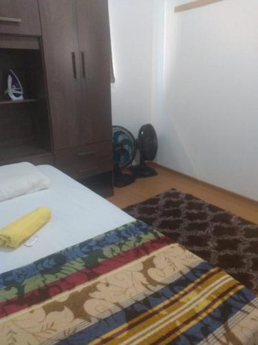 a bedroom with a bed and a rug on the floor at Apartamento Gaia in Campos dos Goytacazes