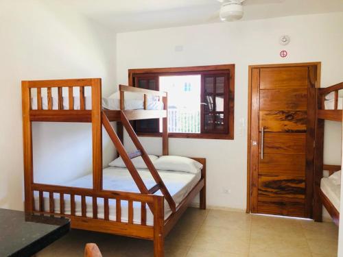 Двох'ярусне ліжко або двоярусні ліжка в номері Villa Palmeira Ubatuba