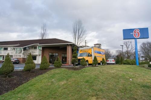 a yellow truck parked in front of a building at Motel 6-Vancouver, WA in Vancouver